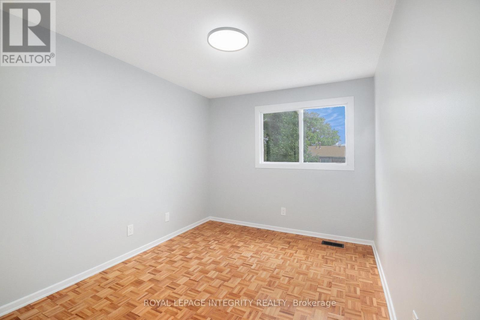 Photo 16 of 913 J Elmsmere Road, Ottawa ON