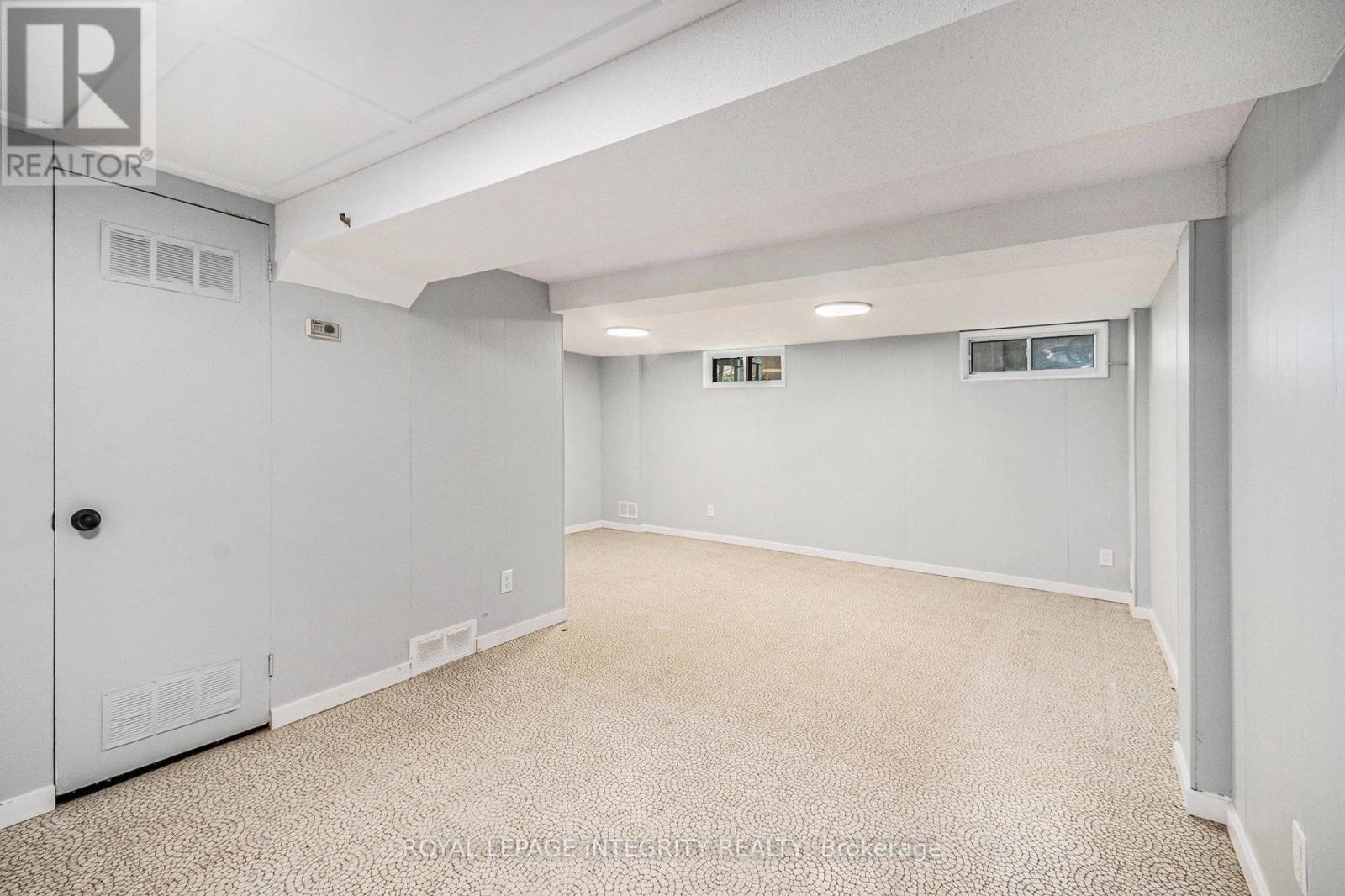 Photo 19 of 913 J Elmsmere Road, Ottawa ON