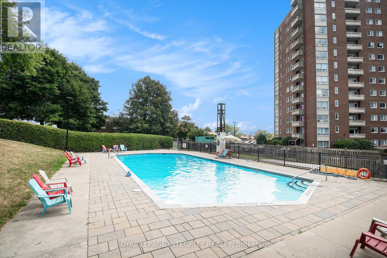 Photo 25 of 913 J Elmsmere Road, Ottawa ON