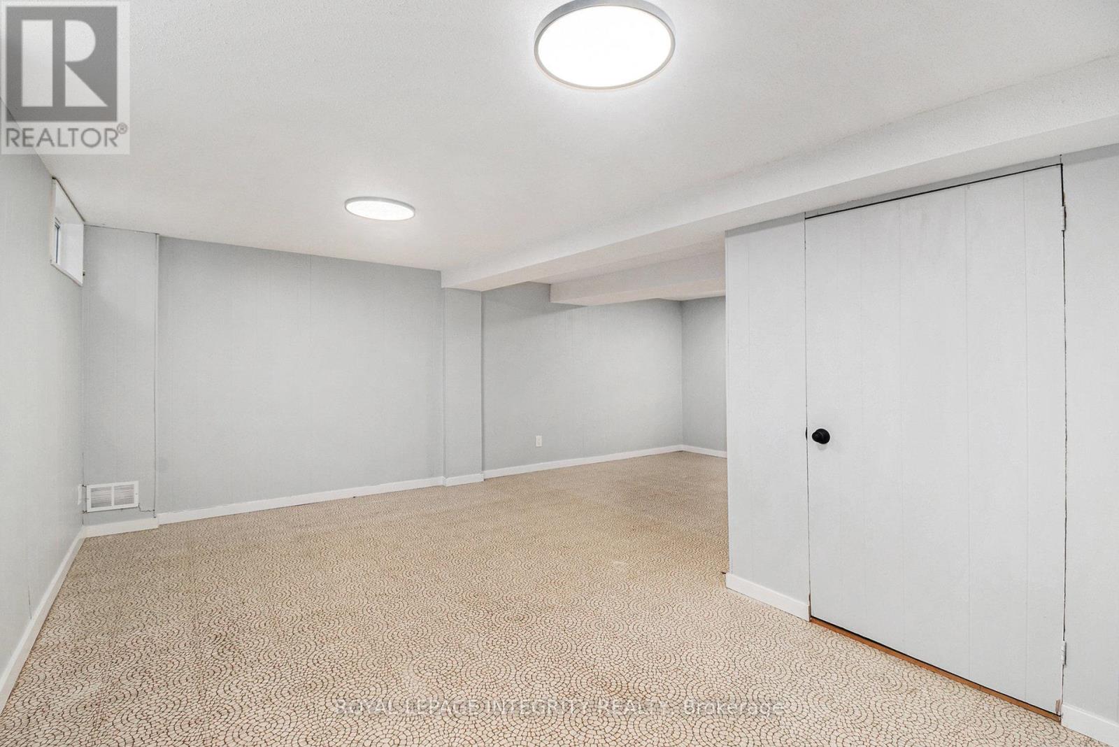 Photo 20 of 913 J Elmsmere Road, Ottawa ON