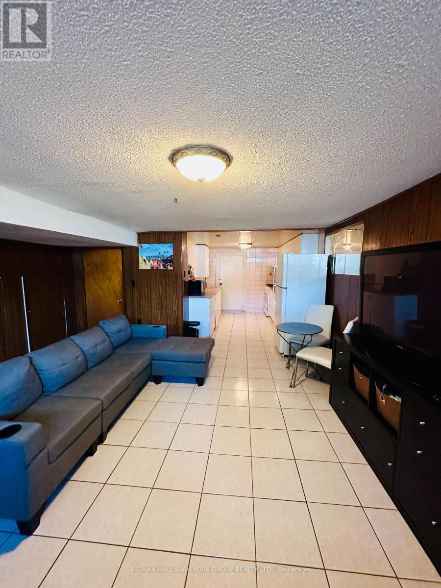 Photo 3 of 29 Peterdale Road, Toronto ON