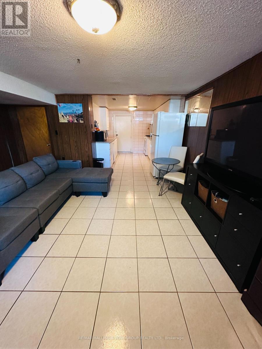 Photo 16 of 29 Peterdale Road, Toronto ON