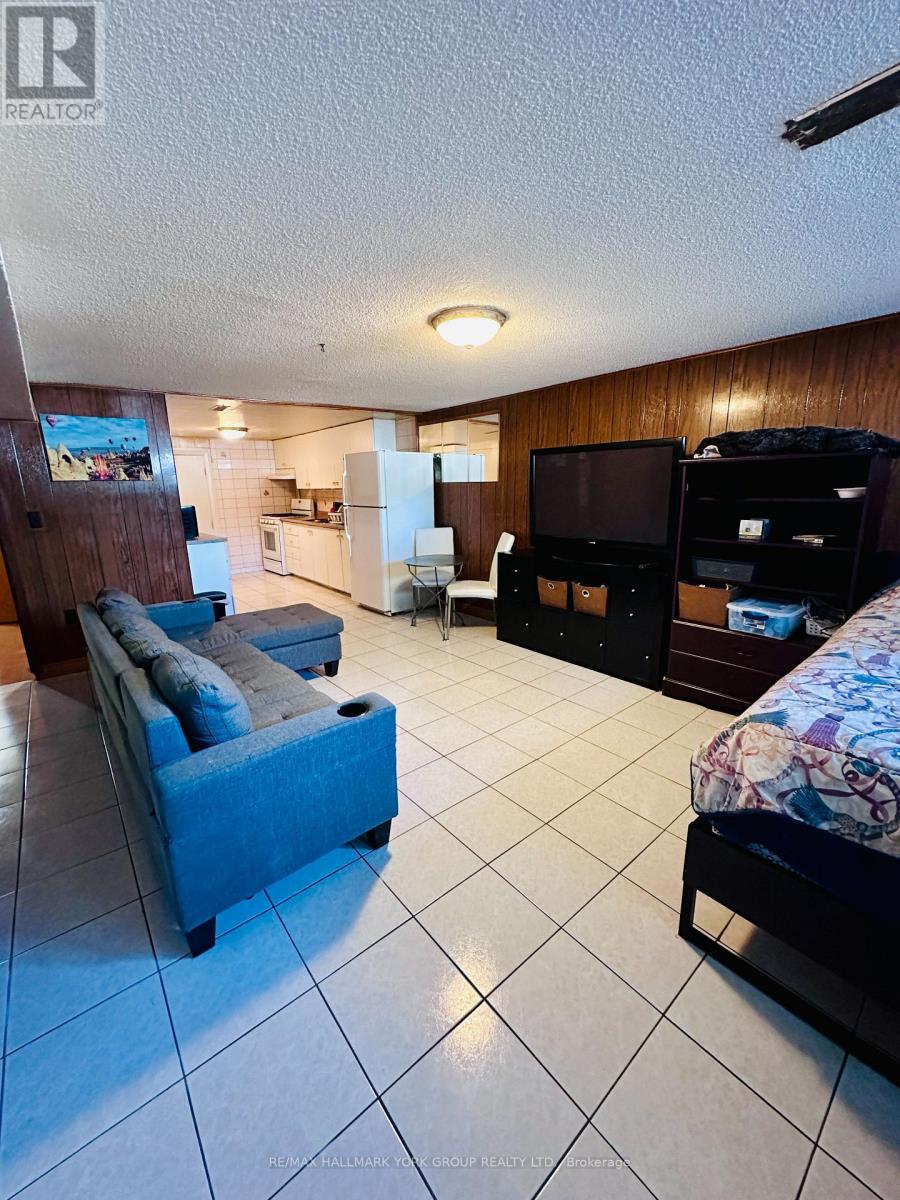 Photo 15 of 29 Peterdale Road, Toronto ON