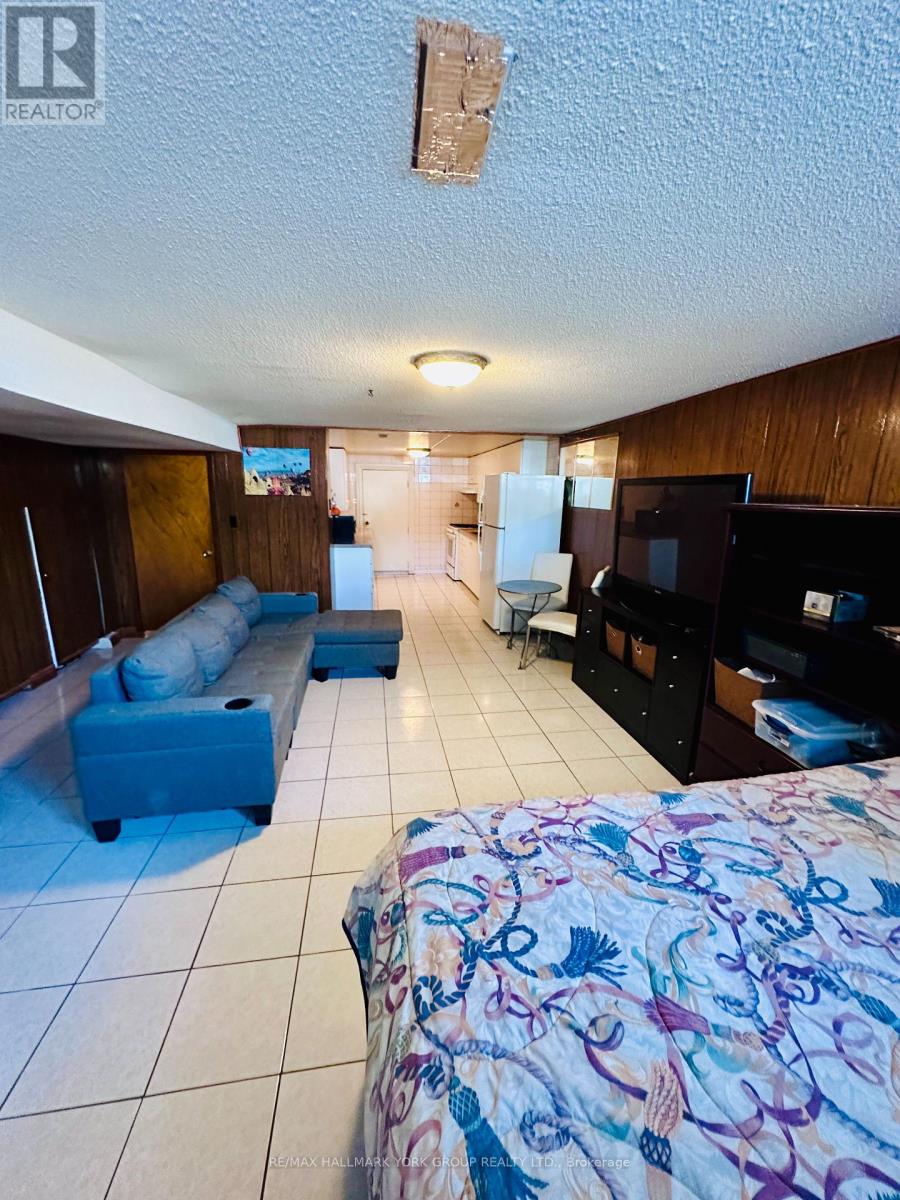 Photo 12 of 29 Peterdale Road, Toronto ON
