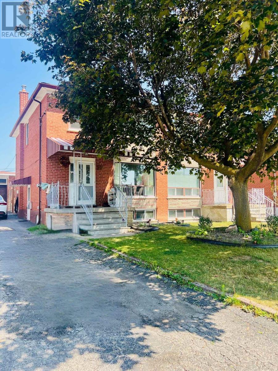 Photo 19 of 29 Peterdale Road, Toronto ON