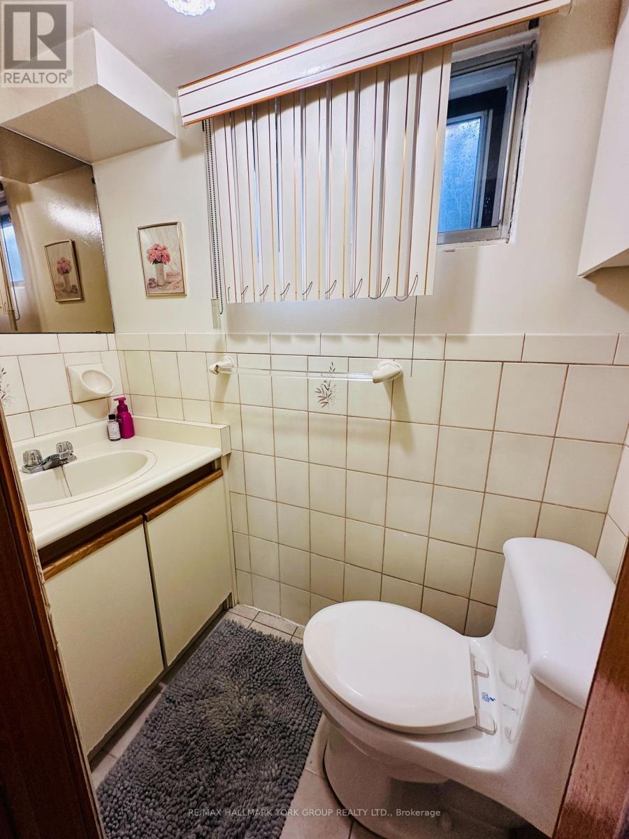 Photo 14 of 29 Peterdale Road, Toronto ON