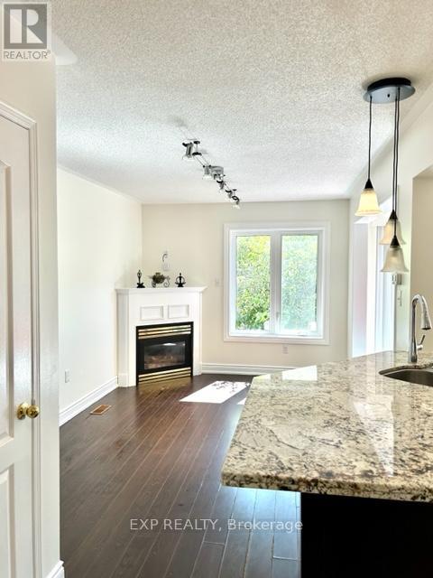 Photo 16 of 46 1588 South Parade Court, Mississauga ON