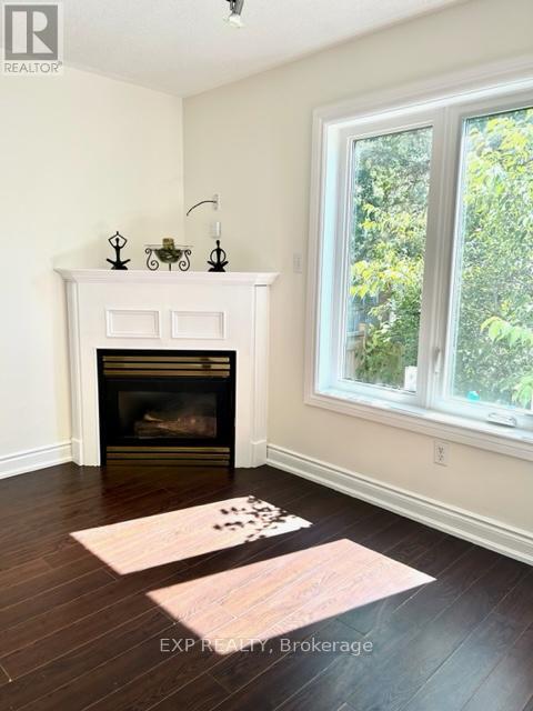 Photo 6 of 46 1588 South Parade Court, Mississauga ON
