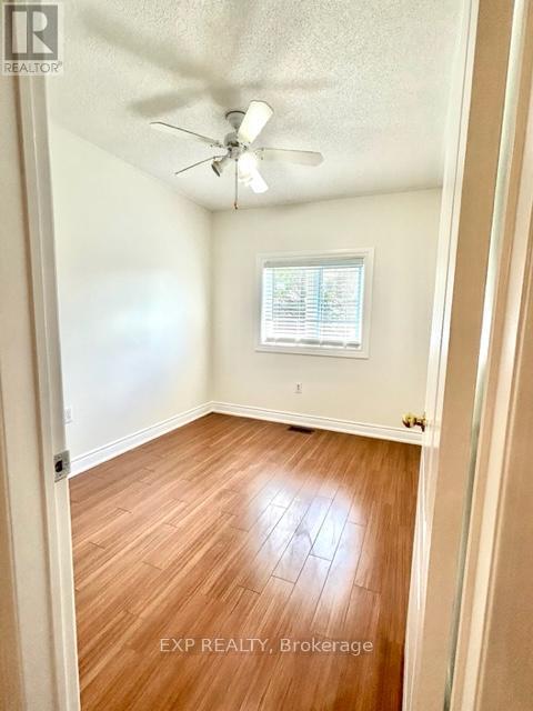 Photo 17 of 46 1588 South Parade Court, Mississauga ON