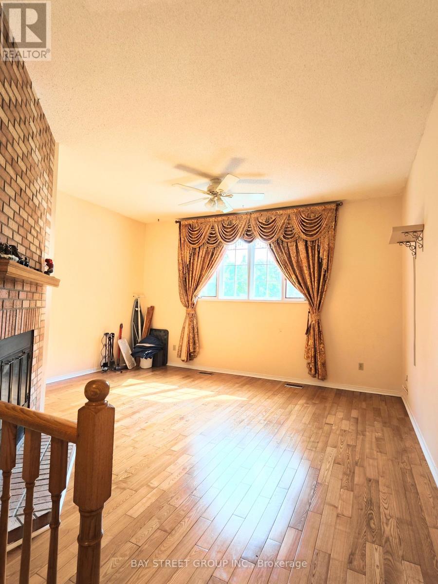 Photo 4 of Upper 5251 Astwell Avenue, Mississauga ON