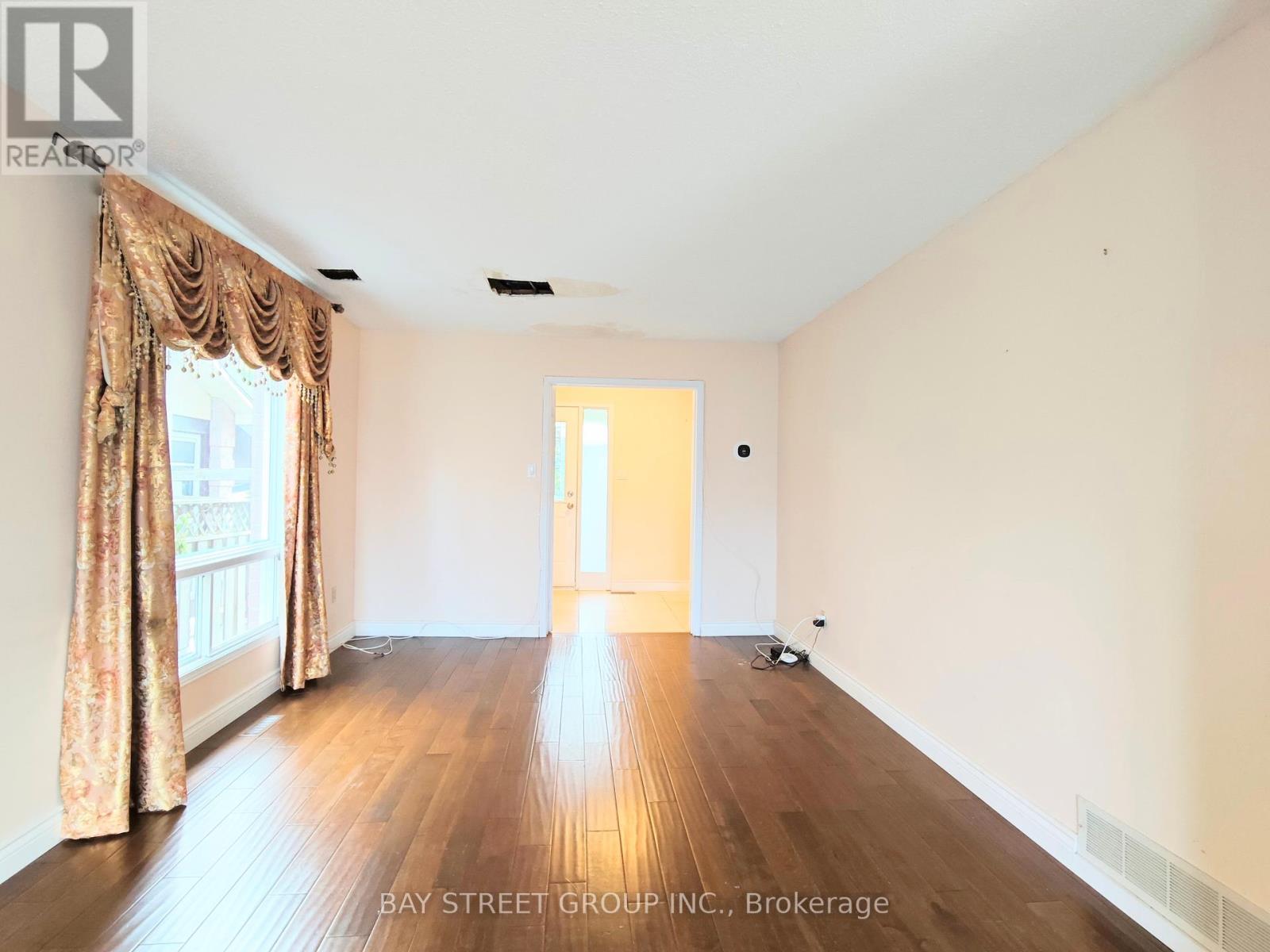 Photo 1 of Upper 5251 Astwell Avenue, Mississauga ON