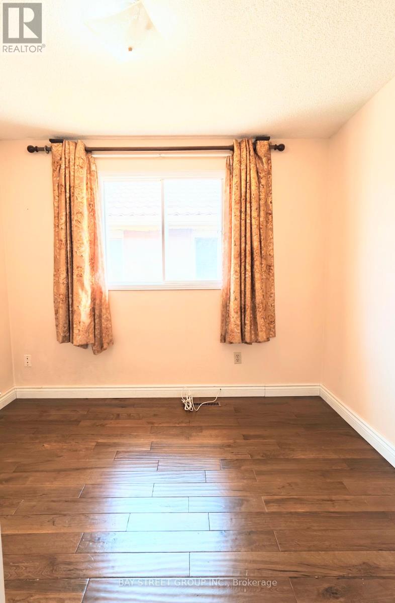 Photo 3 of Upper 5251 Astwell Avenue, Mississauga ON