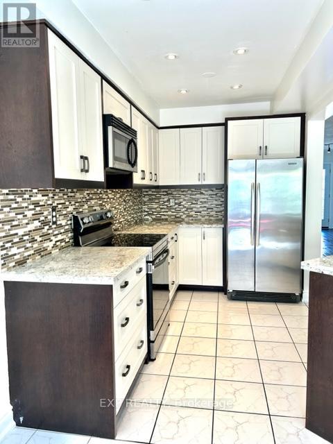 Photo 12 of 46 1588 South Parade Court, Mississauga ON