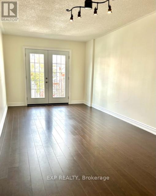 Photo 23 of 46 1588 South Parade Court, Mississauga ON