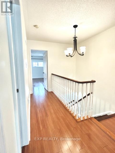 Photo 13 of 46 1588 South Parade Court, Mississauga ON