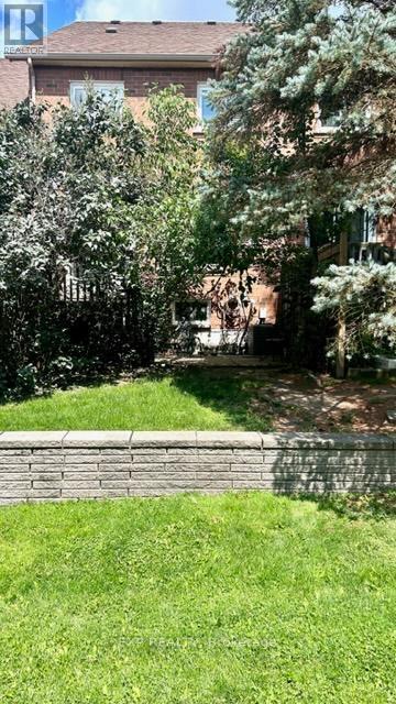 Photo 2 of 46 1588 South Parade Court, Mississauga ON