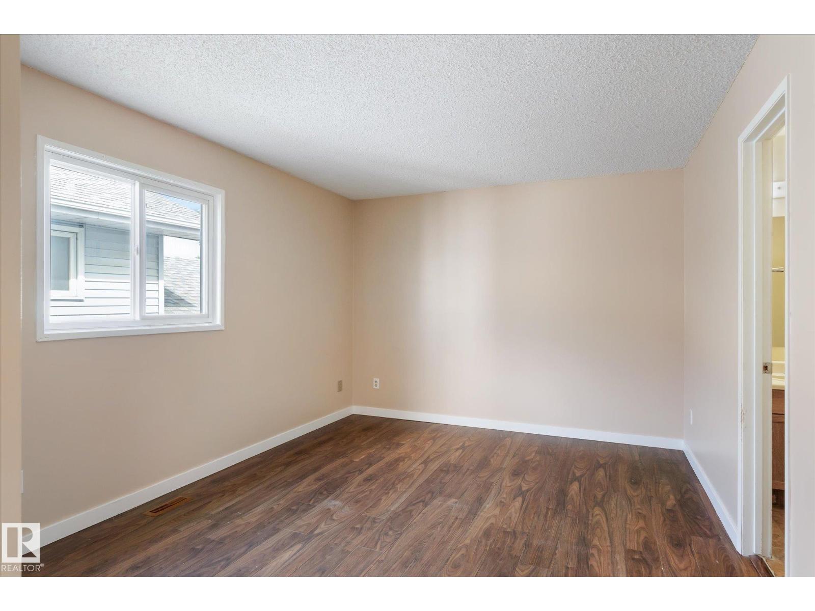 Photo 13 of 7420 187 St Nw Nw, Edmonton AB