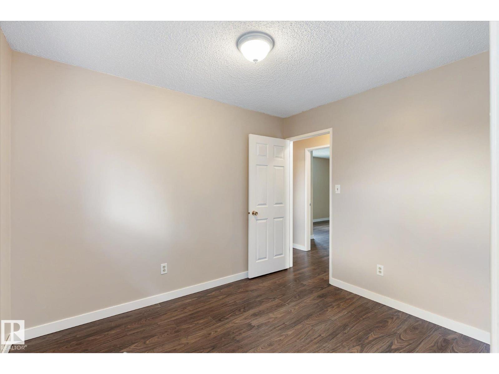 Photo 3 of 7420 187 St Nw Nw, Edmonton AB