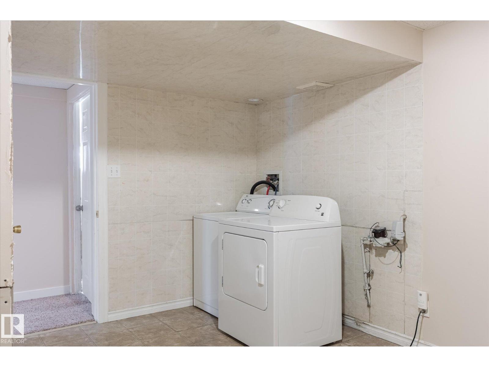 Photo 18 of 7420 187 St Nw Nw, Edmonton AB