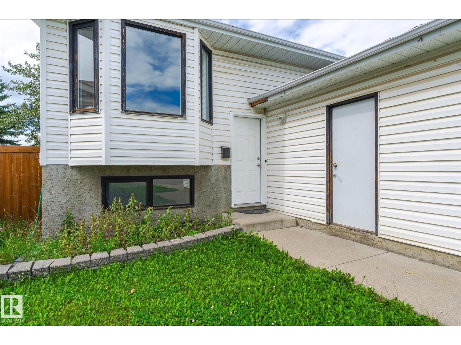 Photo 7 of 7420 187 St Nw Nw, Edmonton AB
