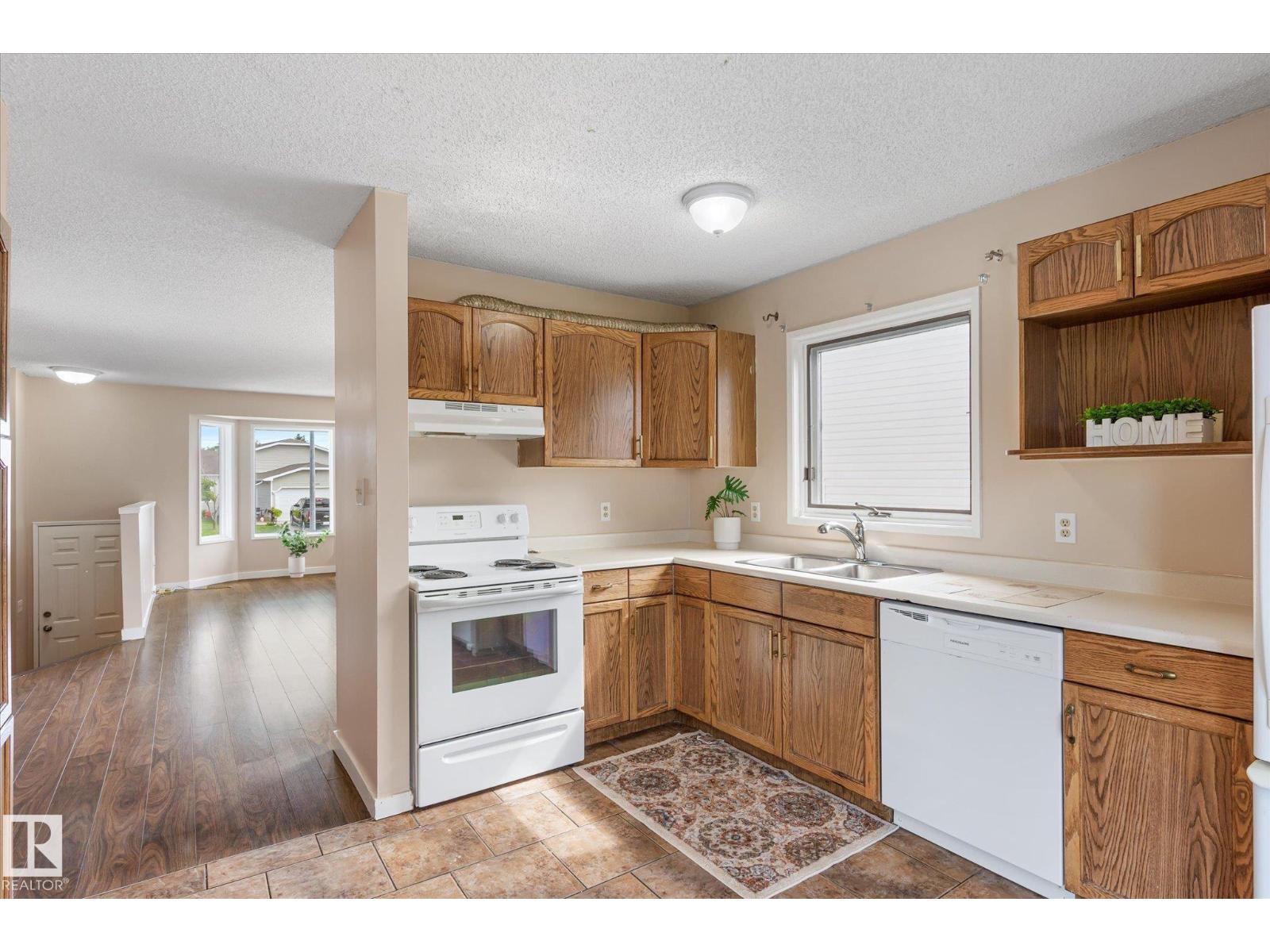 Photo 10 of 7420 187 St Nw Nw, Edmonton AB