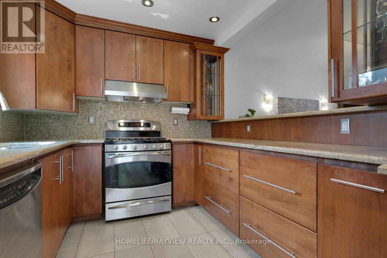 Photo 27 of 320 320 Senlac Road, Toronto ON