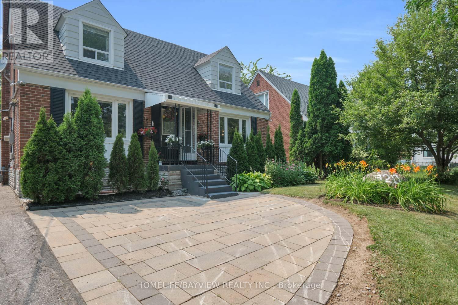 Photo 17 of 320 320 Senlac Road, Toronto ON