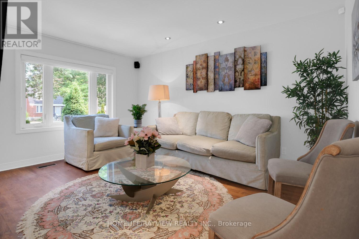 Photo 15 of 320 320 Senlac Road, Toronto ON