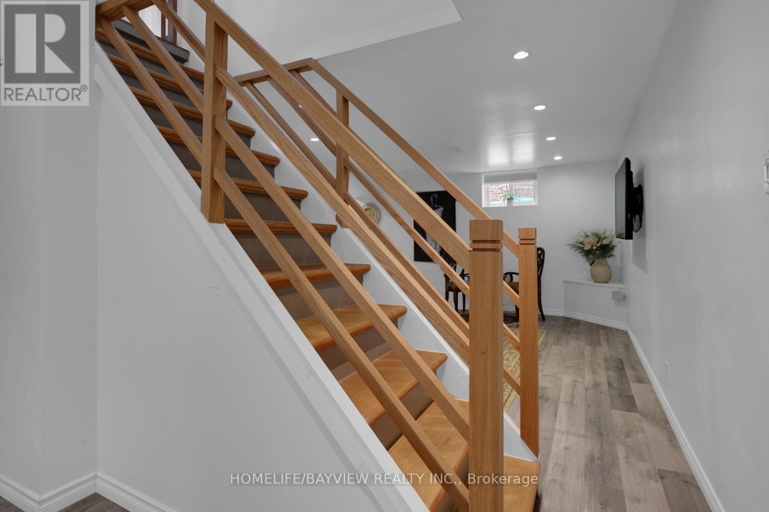 Photo 23 of 320 320 Senlac Road, Toronto ON