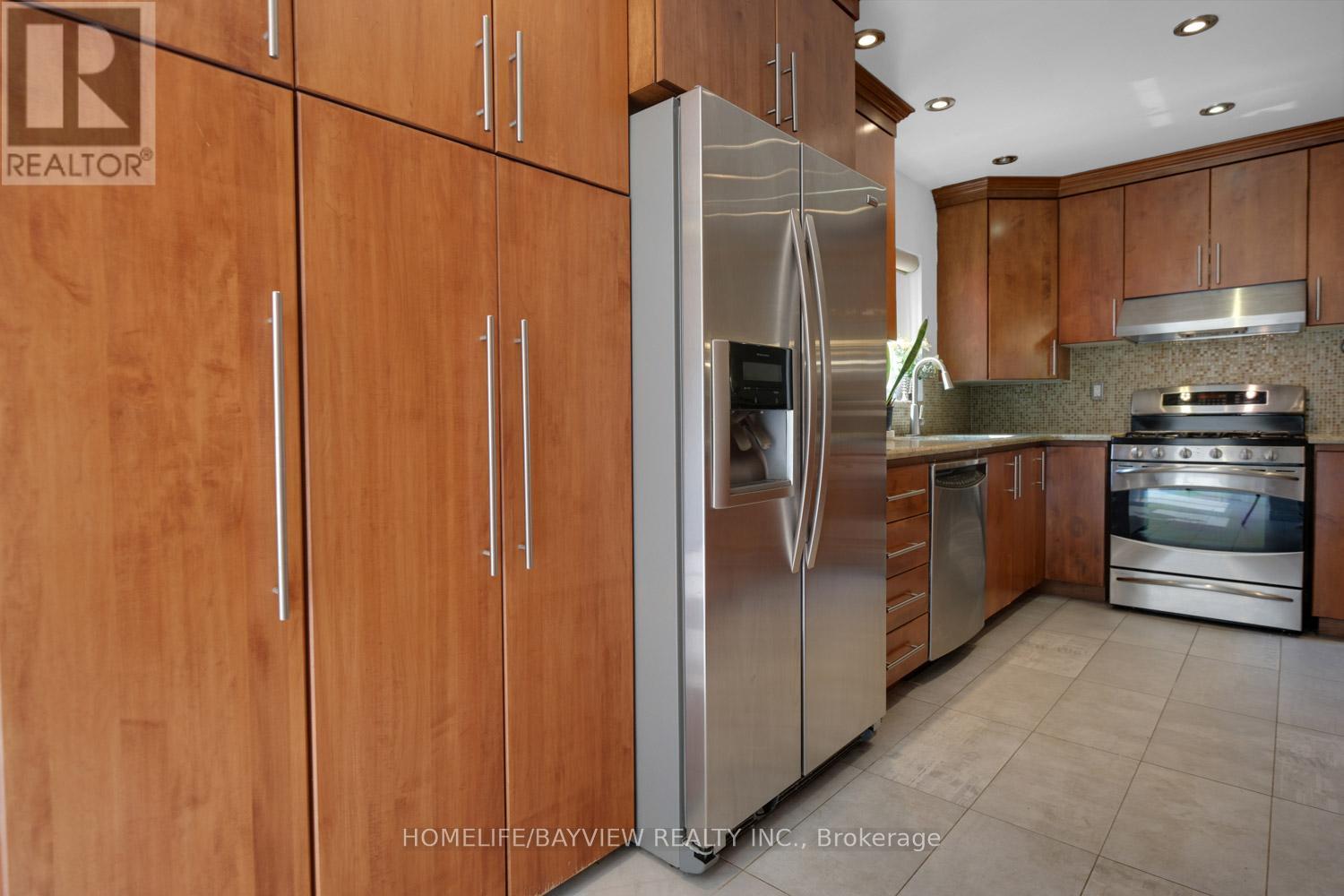 Photo 24 of 320 320 Senlac Road, Toronto ON