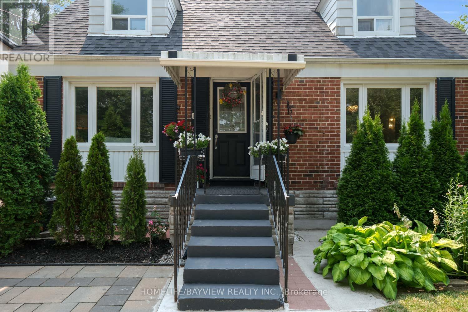 Photo 6 of 320 320 Senlac Road, Toronto ON