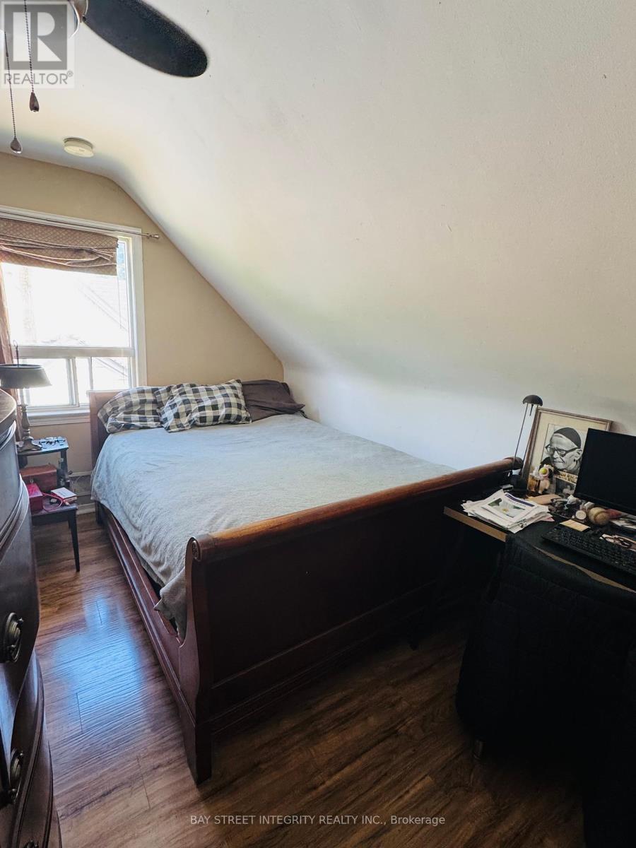 Photo 1 of 120 Lawrence Avenue, Richmond Hill ON