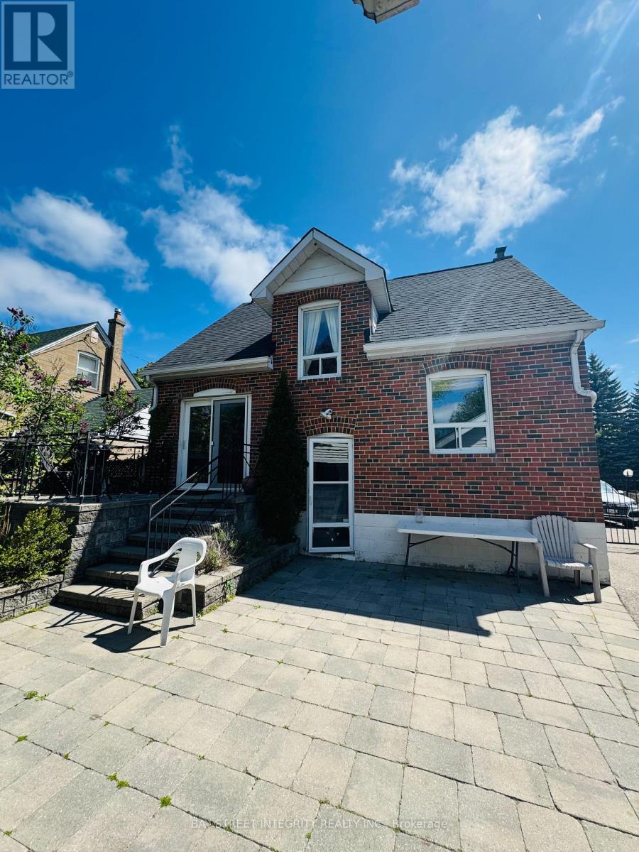 Photo 12 of 120 Lawrence Avenue, Richmond Hill ON