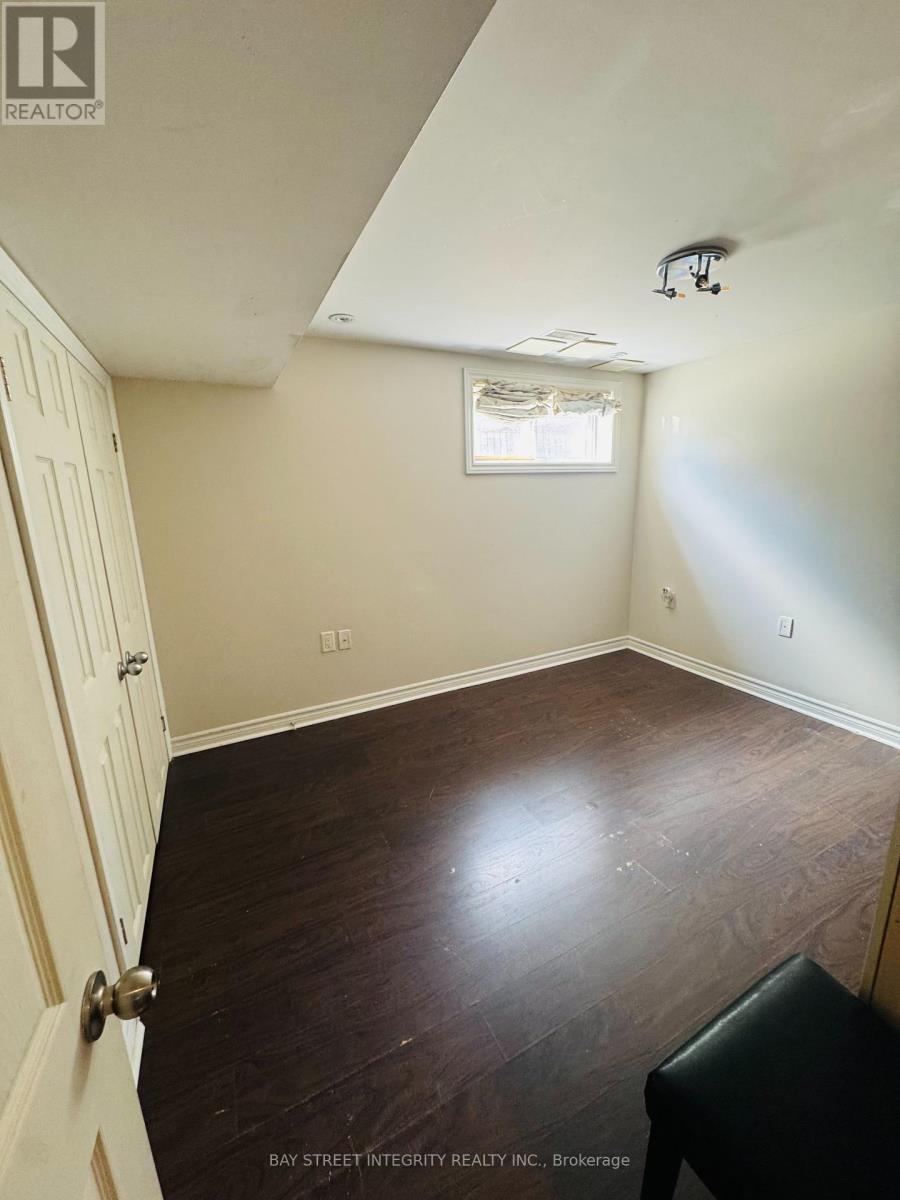 Photo 15 of 120 Lawrence Avenue, Richmond Hill ON
