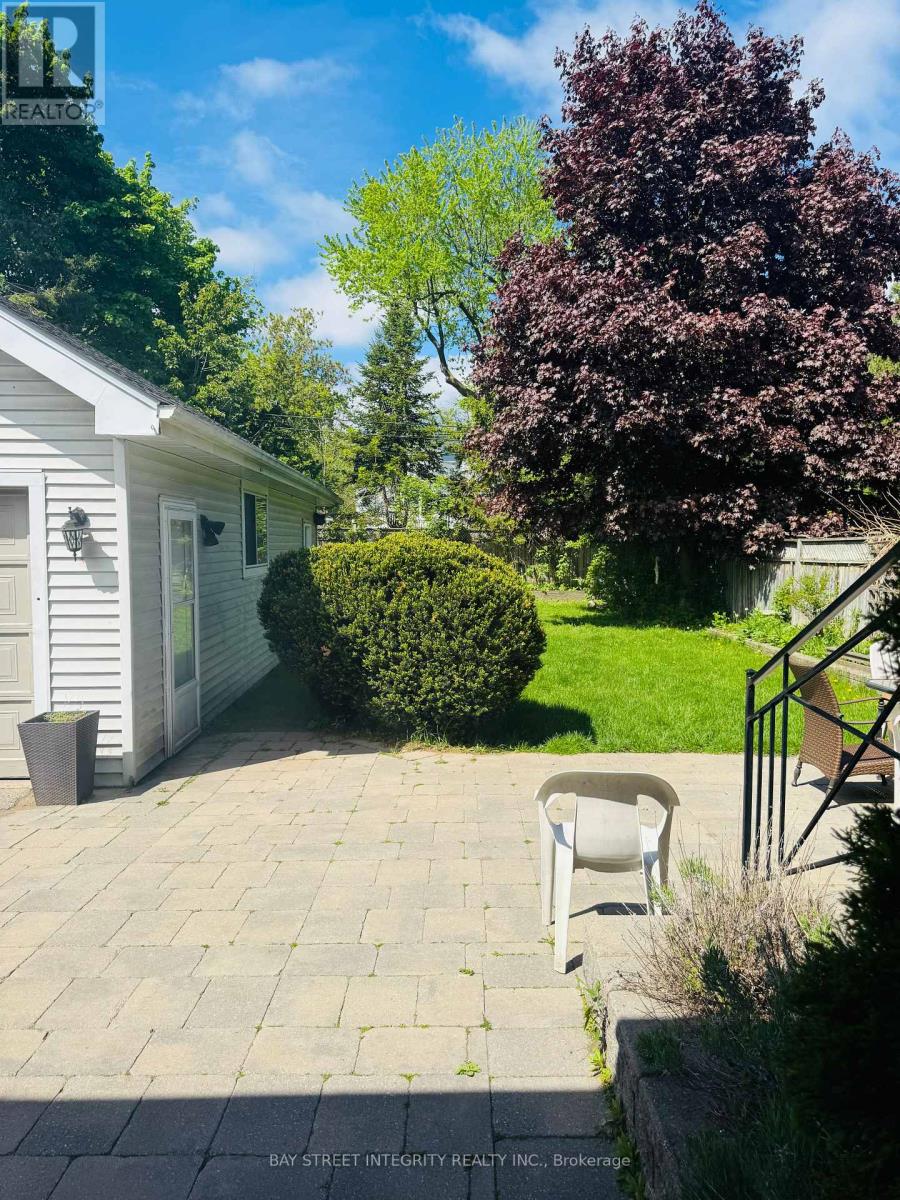 Photo 19 of 120 Lawrence Avenue, Richmond Hill ON