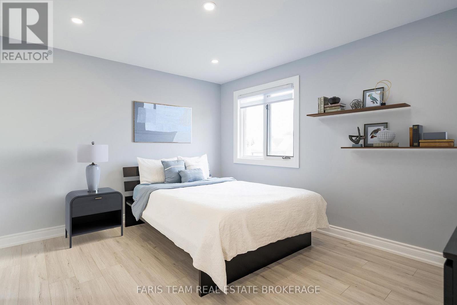 Photo 12 of 7 Golfview Boulevard, Bradford West Gwillimbury ON