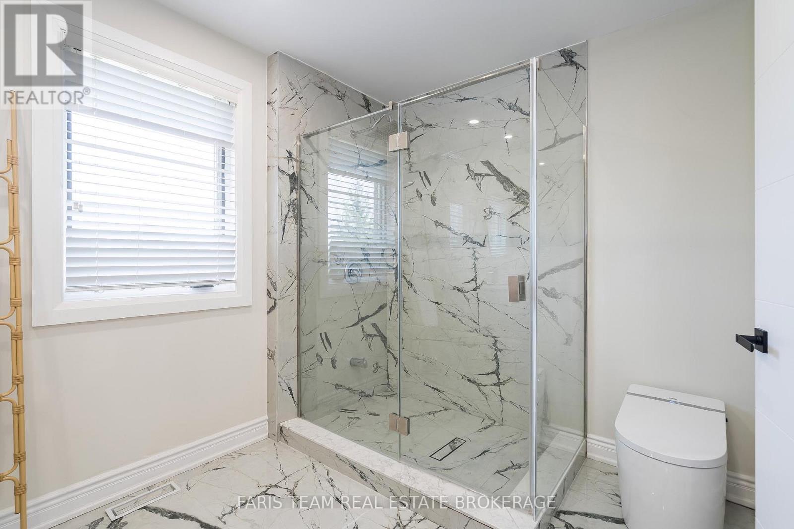 Photo 38 of 7 Golfview Boulevard, Bradford West Gwillimbury ON