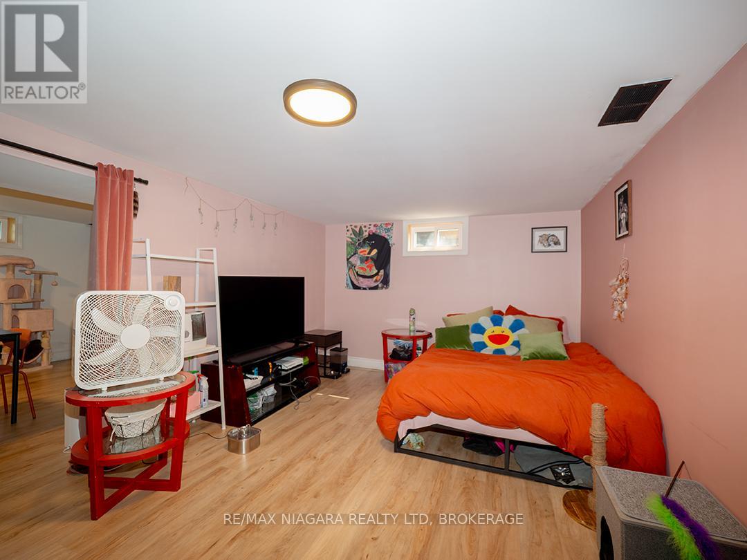 Photo 11 of 15 Michael Drive S, Port Colborne ON