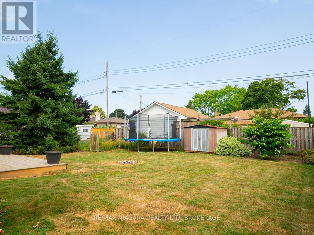 Photo 16 of 15 Michael Drive S, Port Colborne ON