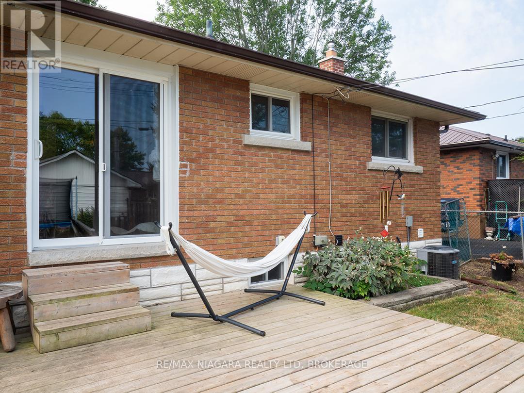 Photo 33 of 15 Michael Drive S, Port Colborne ON