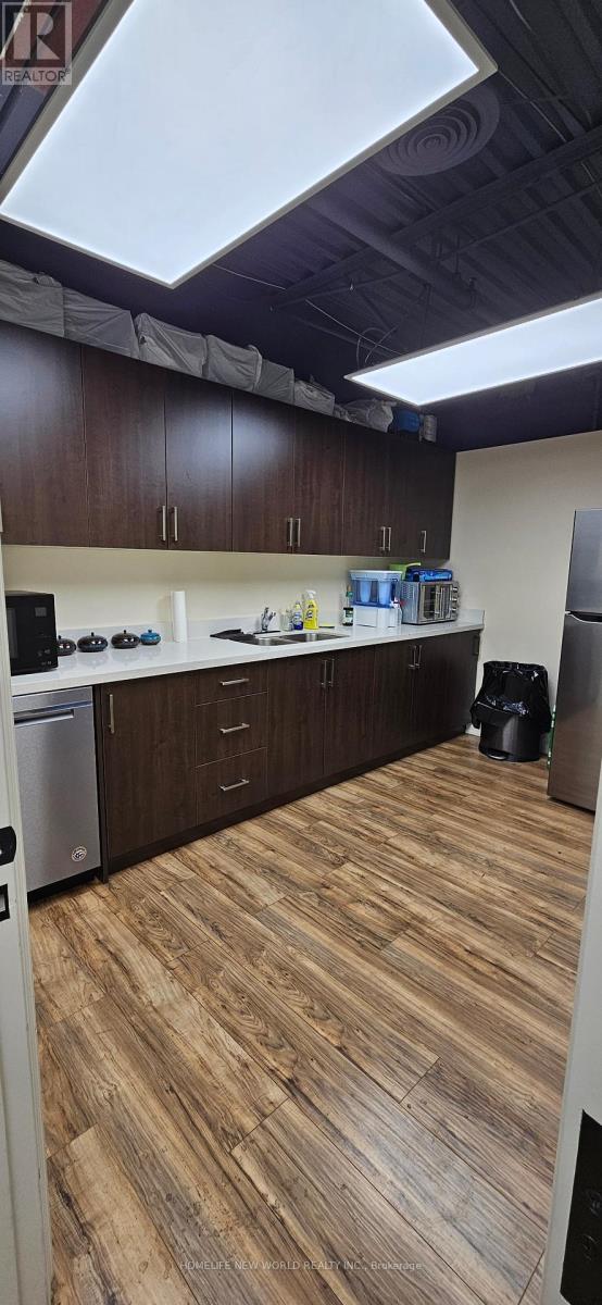Photo 6 of 6 245 West Beaver Creek Road, Richmond Hill ON