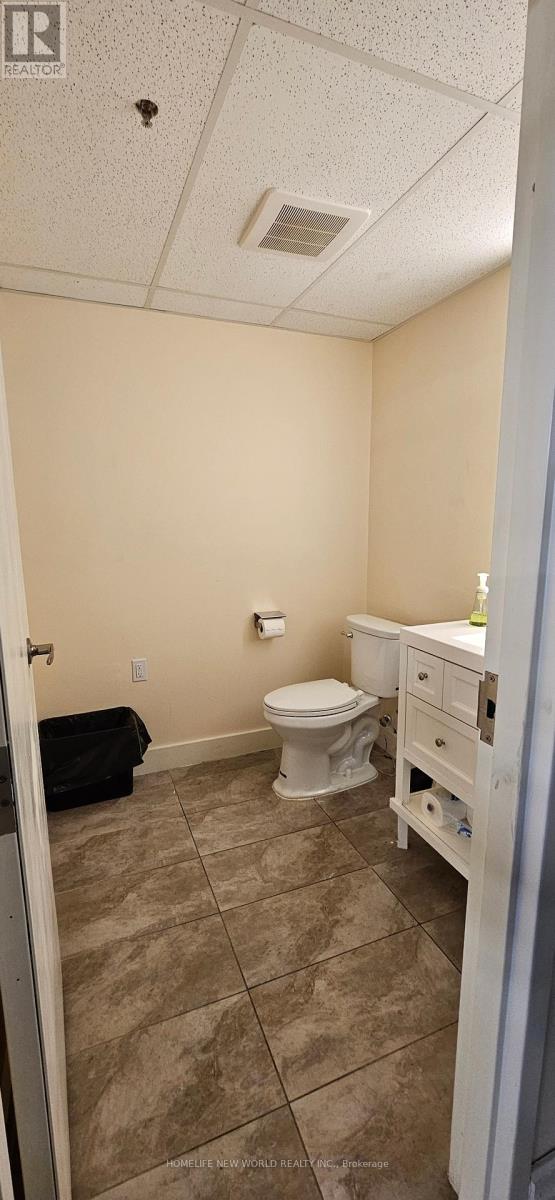 Photo 7 of 6 245 West Beaver Creek Road, Richmond Hill ON