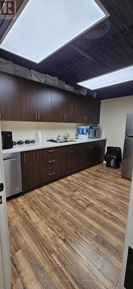 Photo 2 of 6 245 West Beaver Creek Road, Richmond Hill ON