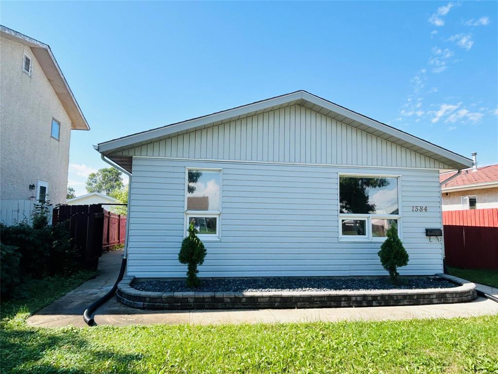 Photo 6 of 1584 Leila Avenue, Winnipeg MB