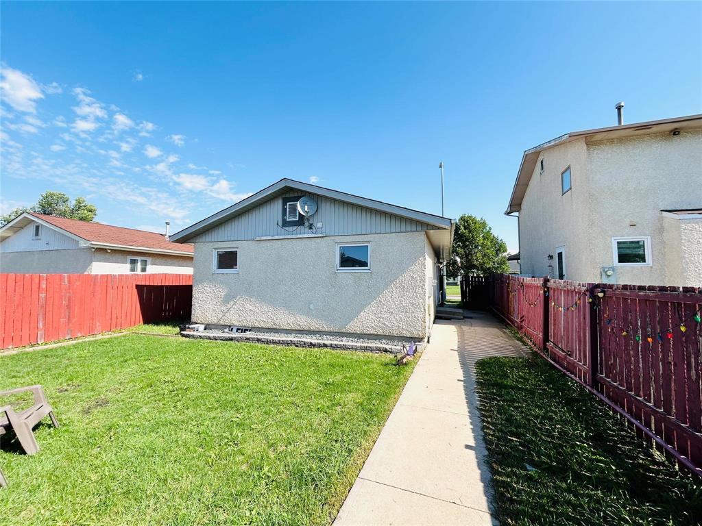 Photo 31 of 1584 Leila Avenue, Winnipeg MB