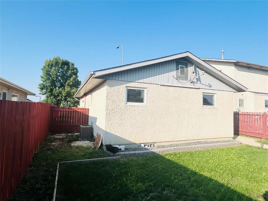 Photo 13 of 1584 Leila Avenue, Winnipeg MB