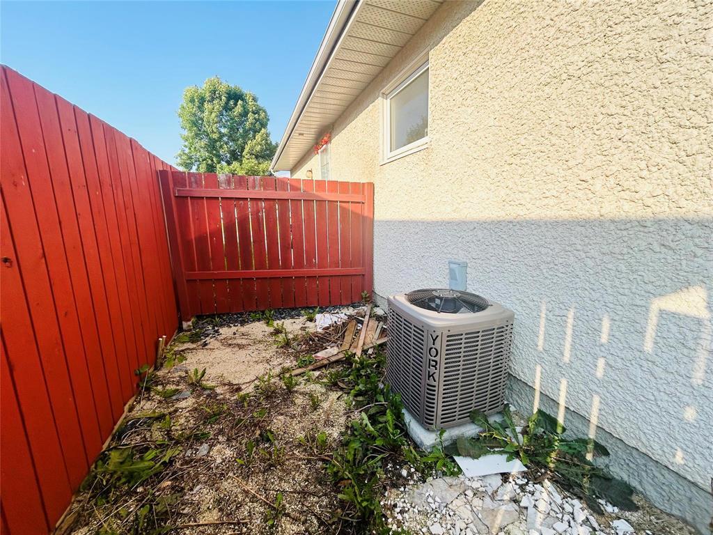 Photo 23 of 1584 Leila Avenue, Winnipeg MB
