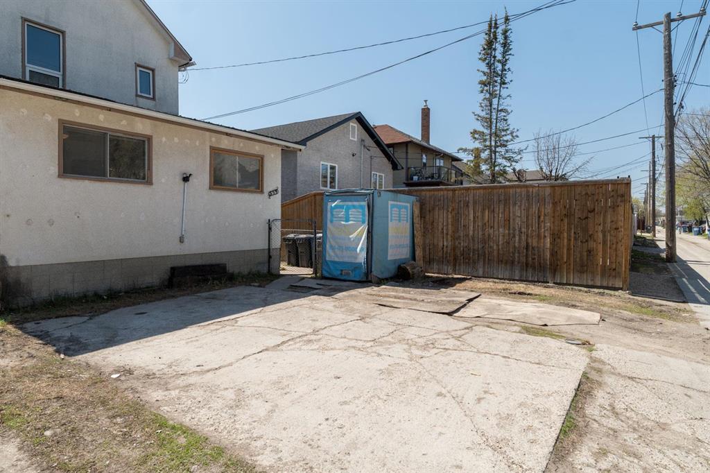 Photo 2 of 555 Boyd Avenue, Winnipeg MB