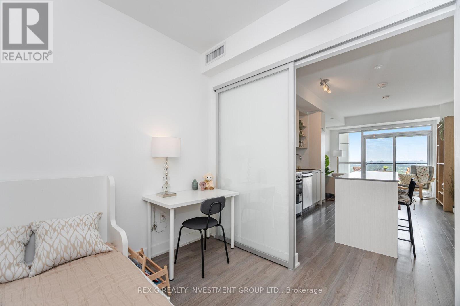 Photo 7 of 723 50 George Butchart Drive, Toronto ON