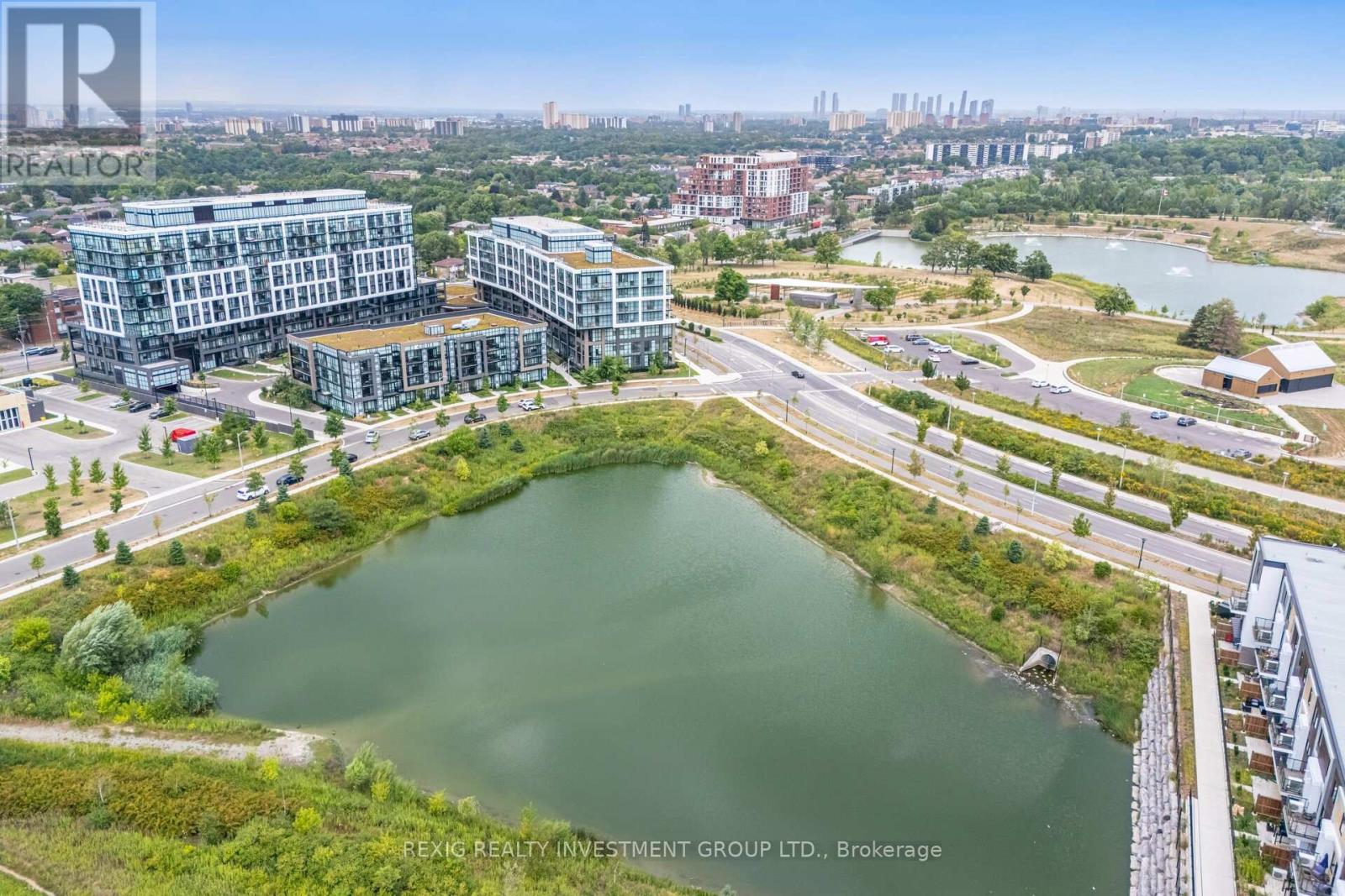 Photo 29 of 723 50 George Butchart Drive, Toronto ON
